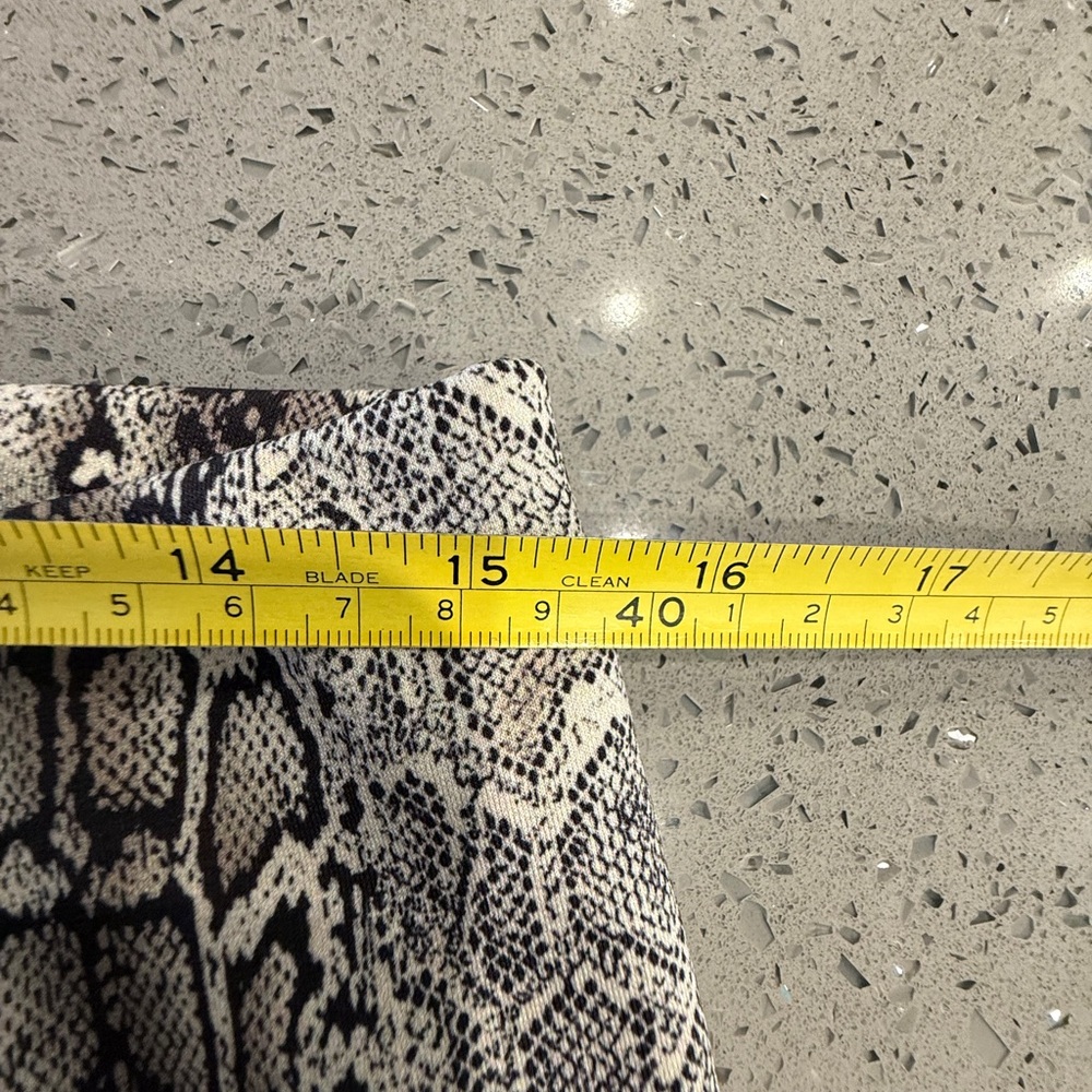 Joseph Ribkoff Snake Print Leggings - Gray - Picture 4 of 8